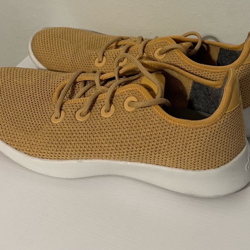 Allbirds Men’s Size 12 — Beige Tan Lightweight Sneakers